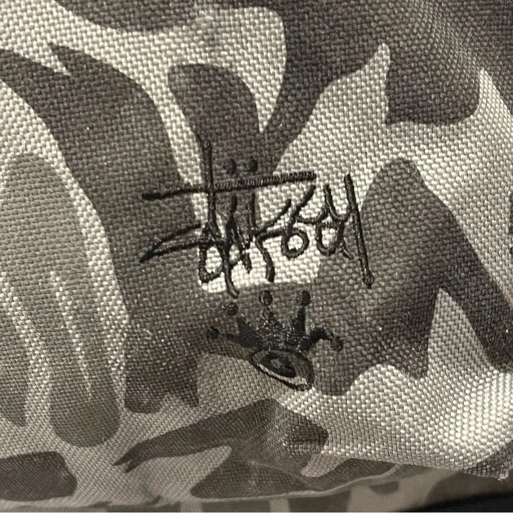 Stussy Camo backpack Original Gear, grey/black 14”x15”x9”